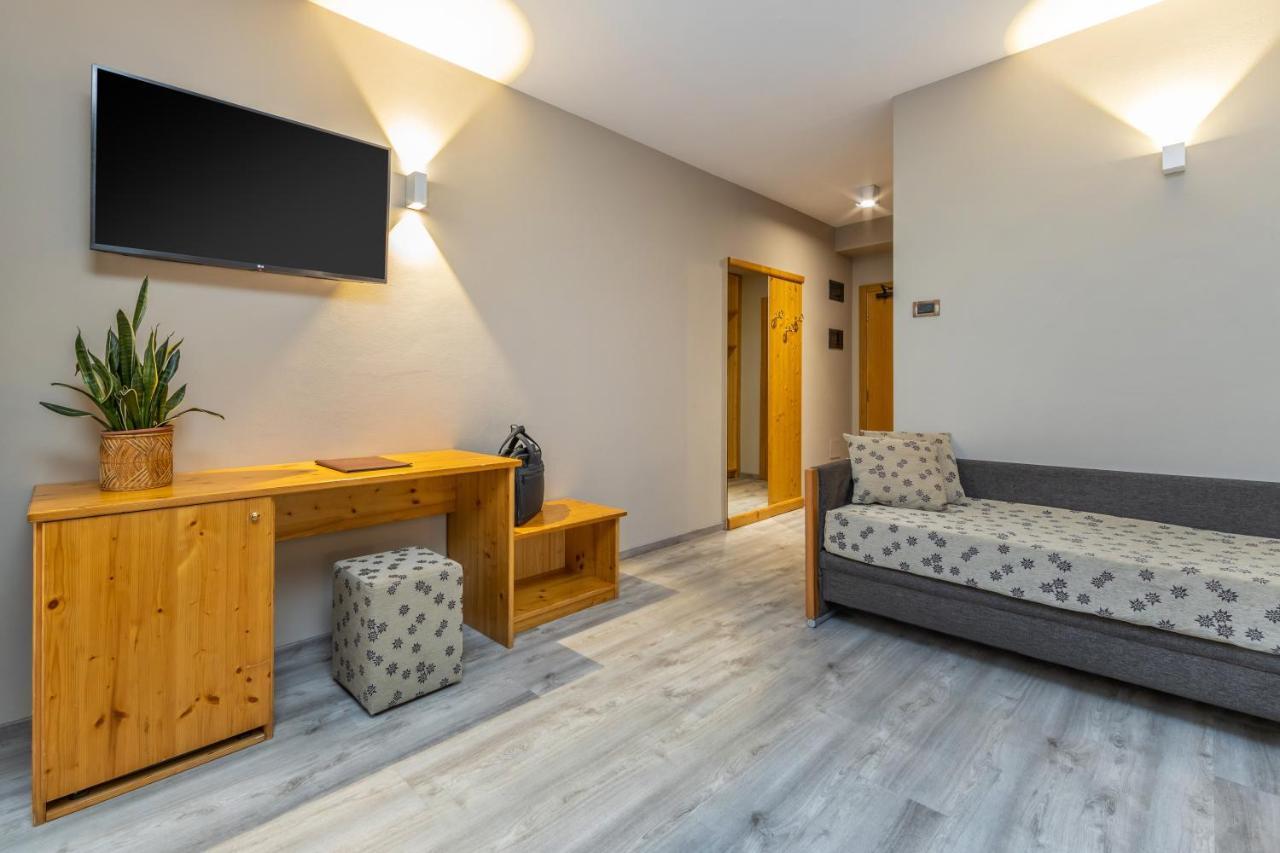 Hotel Vittoria - Ricarica L'Anima Dimaro Kültér fotó