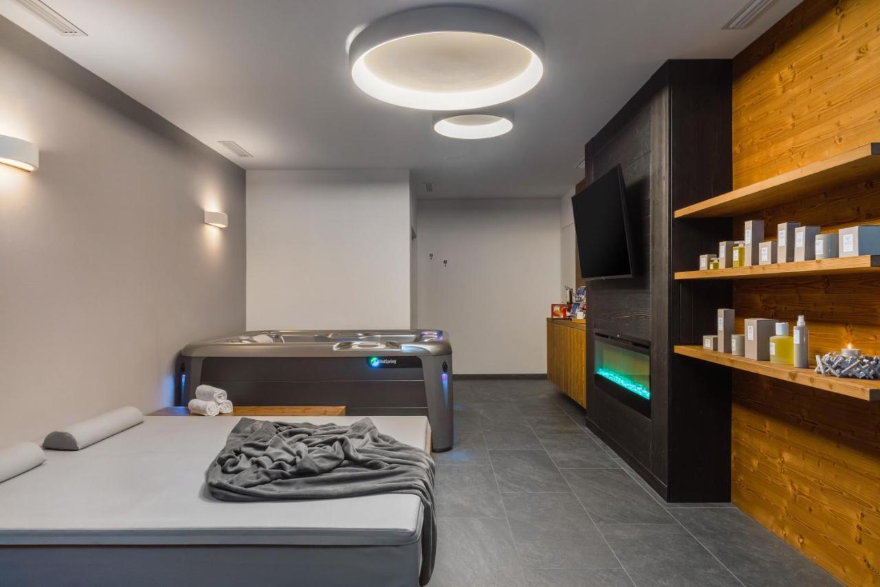 Hotel Vittoria - Ricarica L'Anima Dimaro Kültér fotó