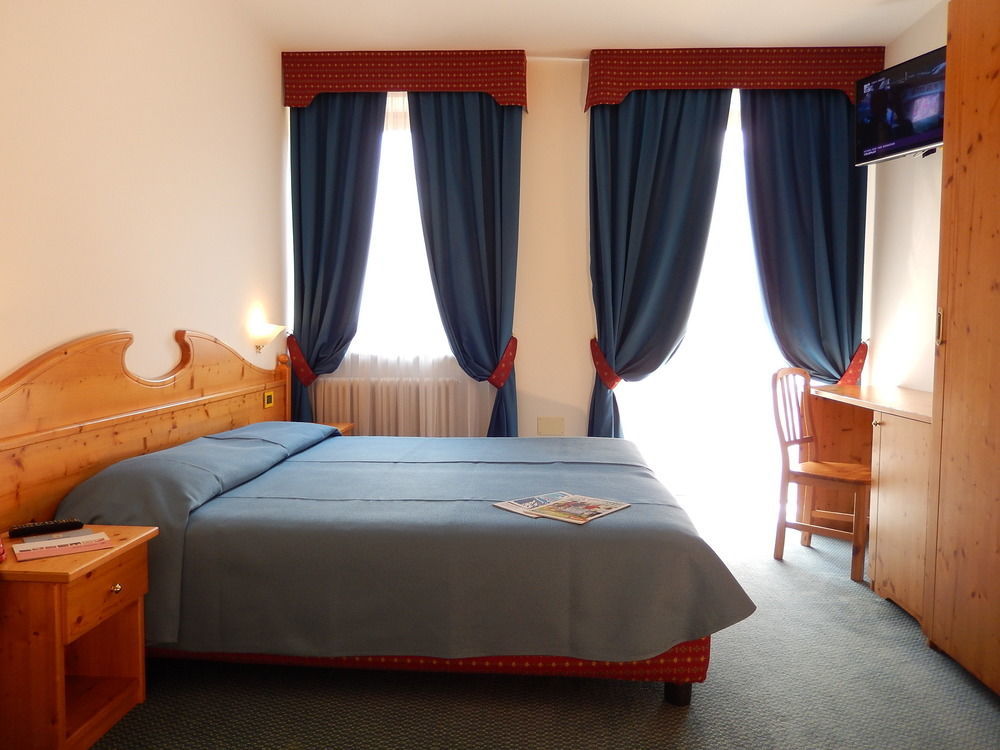 Hotel Vittoria - Ricarica L'Anima Dimaro Kültér fotó